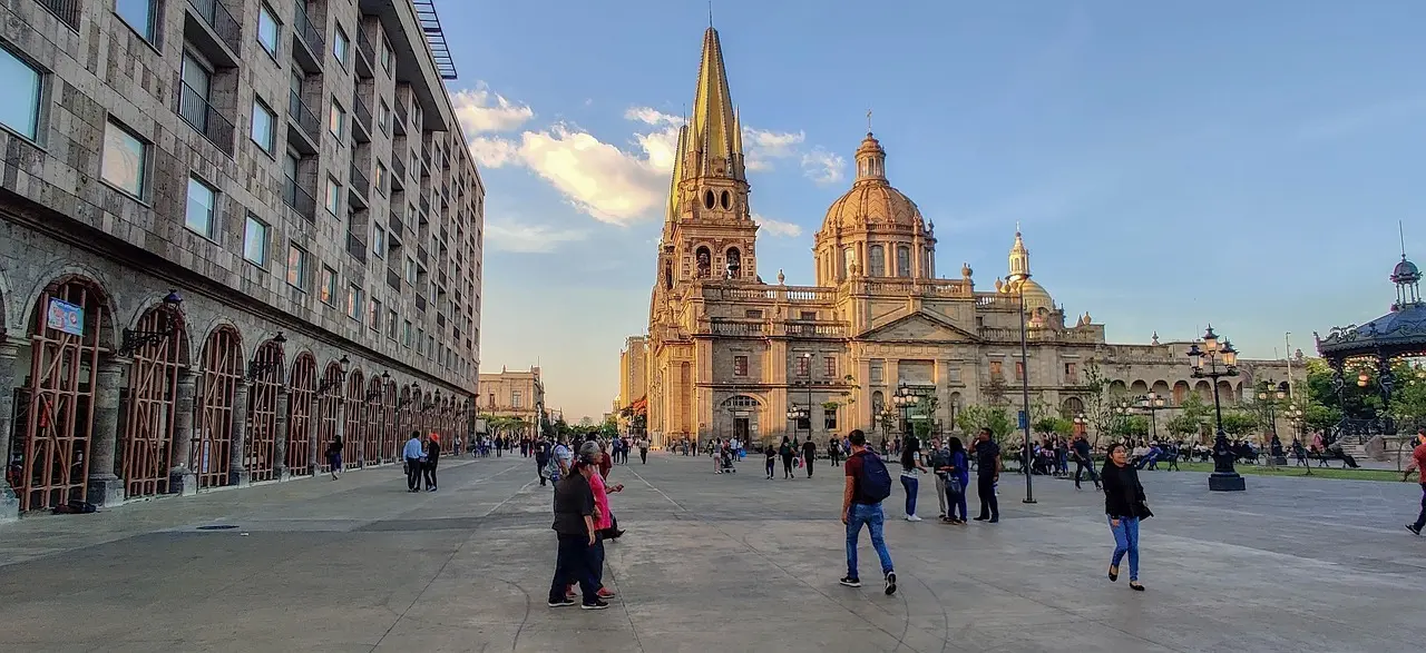 Hvordan er vejret i Guadalajara i februar?