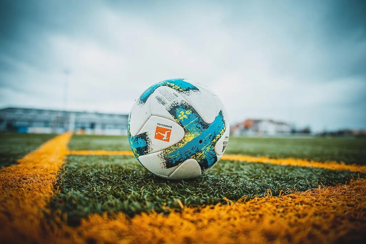 Smalle udesejre, klare hjemmegevinster og en dramatisk straffesparksafgørelse: Liga Premier Serie A, runde 6 i fuldt fokus