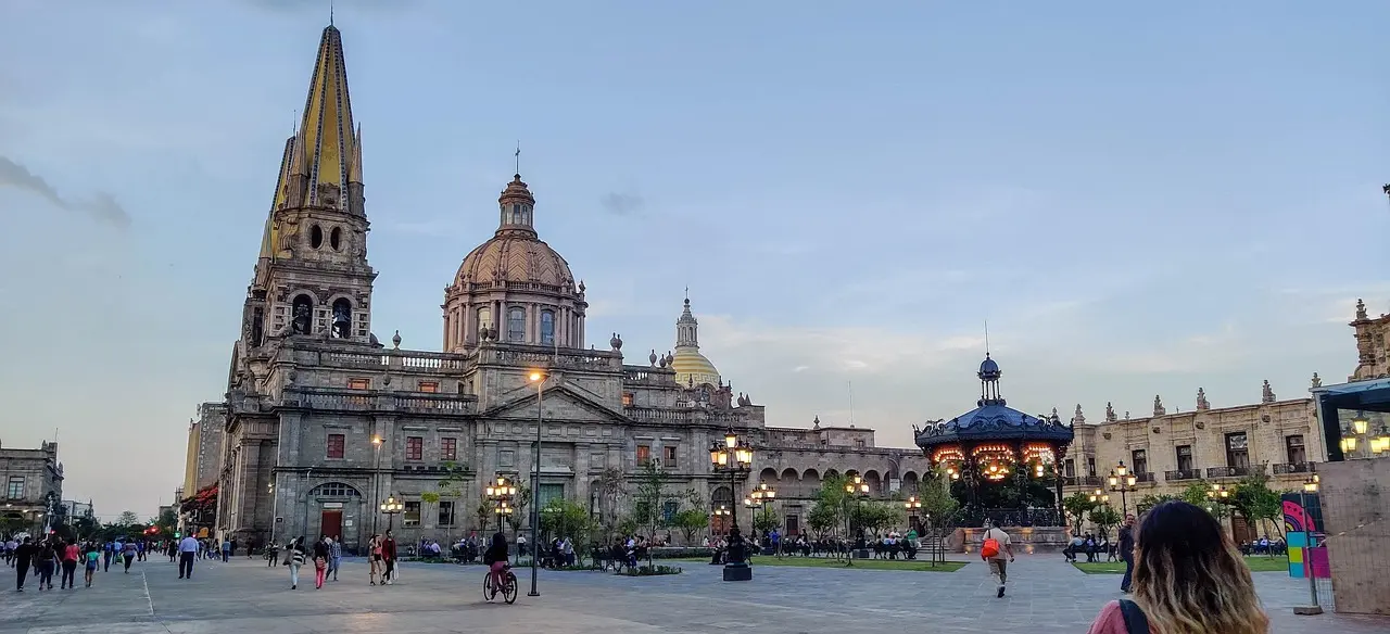 Hvordan er vejret i Guadalajara i uge 7?